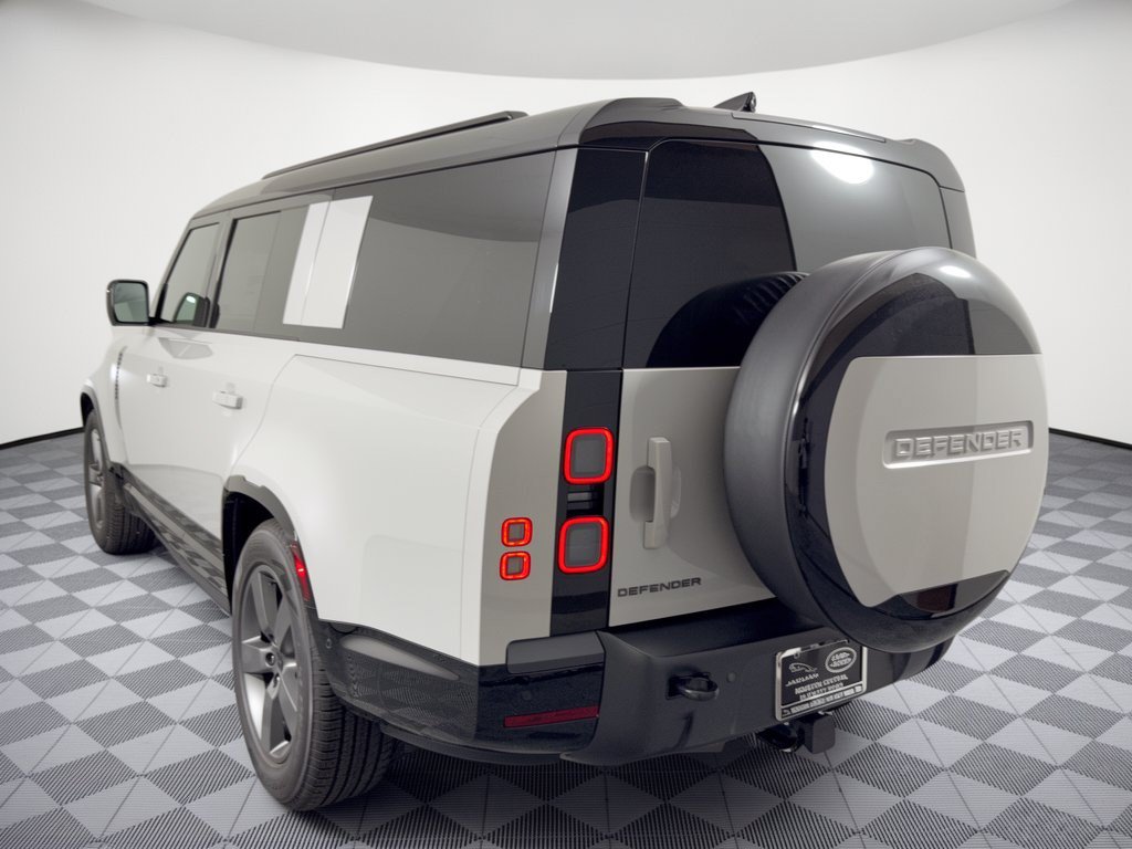 New 2026 Land Rover Defender 130 X-Dynamic SE AWD/4WD image 3