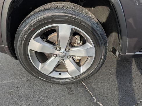 Used 2014 Jeep Grand Cherokee Overland w/ Trailer Tow Group IV image 28