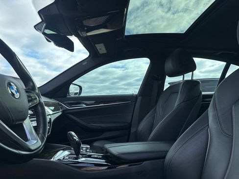 Used 2019 BMW 530i w/ Convenience Package image 27