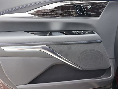 Certified 2025 Cadillac Escalade IQ Sport 1 AWD/4WD image 9