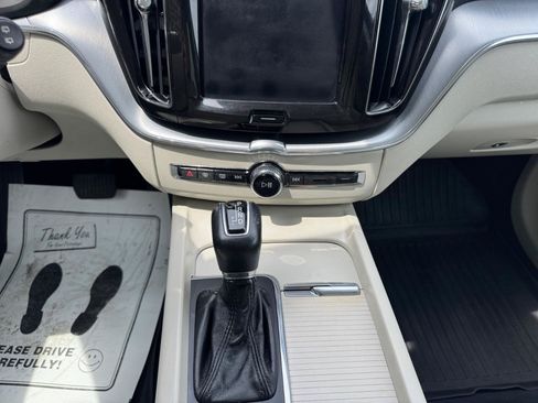 Used 2018 Volvo XC60 T6 Momentum w/ Protection Package Premier AWD/4WD image 12