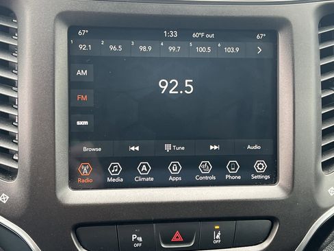 Used 2021 Jeep Cherokee Trailhawk image 28