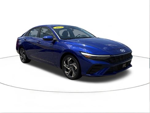 Used 2025 Hyundai Elantra SEL FWD image 1