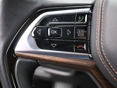 Used 2022 Jeep Grand Cherokee L Summit w/ Advanced Protech Group IV image 18