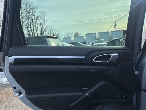 Used 2016 Porsche Cayenne image 11