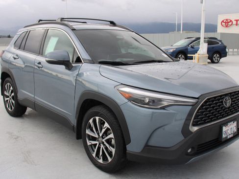 Certified 2024 Toyota Corolla Cross XLE image 2