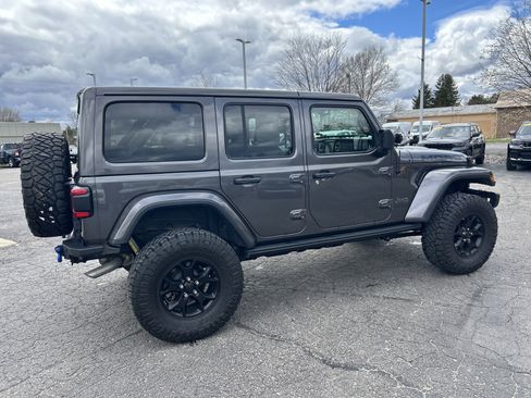 Used 2019 Jeep Wrangler Unlimited Sahara AWD/4WD image 5