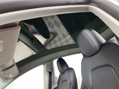 Used 2024 Tesla Model Y Long Range image 30