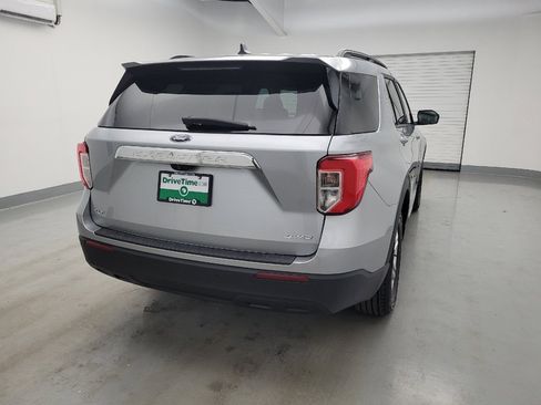 Used 2022 Ford Explorer XLT AWD/4WD image 7