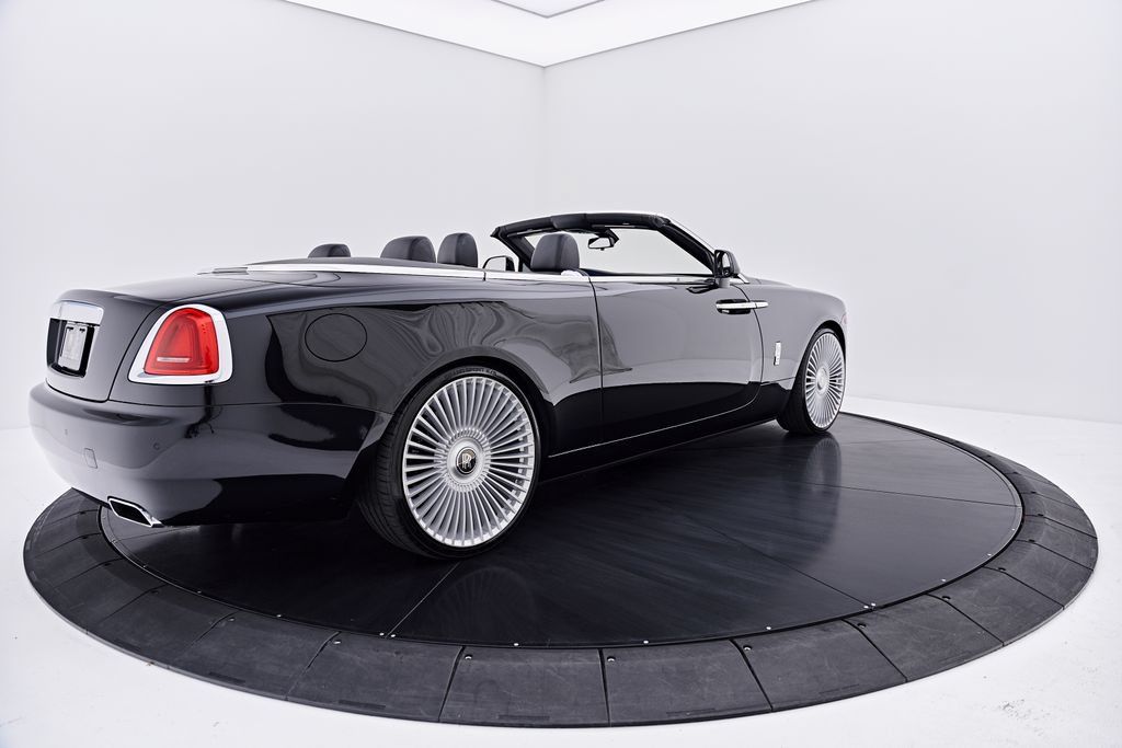 Used 2019 Rolls-Royce Dawn RWD image 20