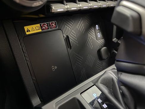 Used 2025 Toyota 4Runner Limited RWD image 19