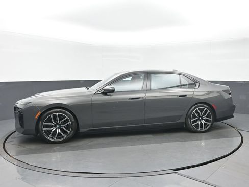 Used 2023 BMW i7 xDrive60 AWD/4WD image 6