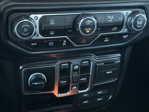 Used 2023 Jeep Wrangler Unlimited AWD/4WD image 19