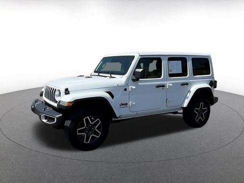 Used 2025 Jeep Wrangler Unlimited Sahara AWD/4WD image 7