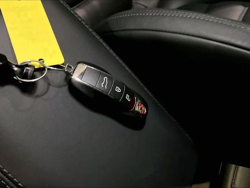 Used 2023 Porsche Macan Turbo image 12