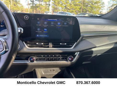 Used 2025 Chevrolet Equinox LT w/ Convenience Package II image 16