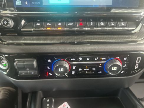 Used 2023 Chevrolet Silverado 1500 ZR2 w/ ZR2 Bison Edition image 32