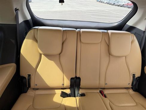 Used 2024 Kia Carnival LX FWD image 11