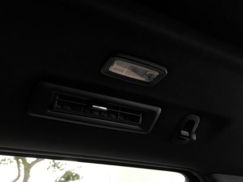 Used 2024 GMC Yukon Denali image 33