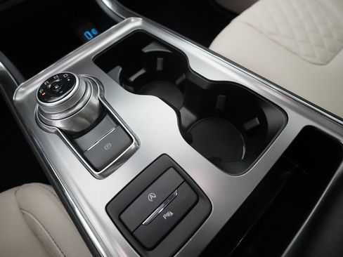 Used 2024 Ford Edge Titanium image 17