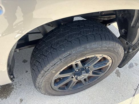 Used 2019 Toyota Tundra SR5 w/ SR5 Upgrade Package AWD/4WD image 8