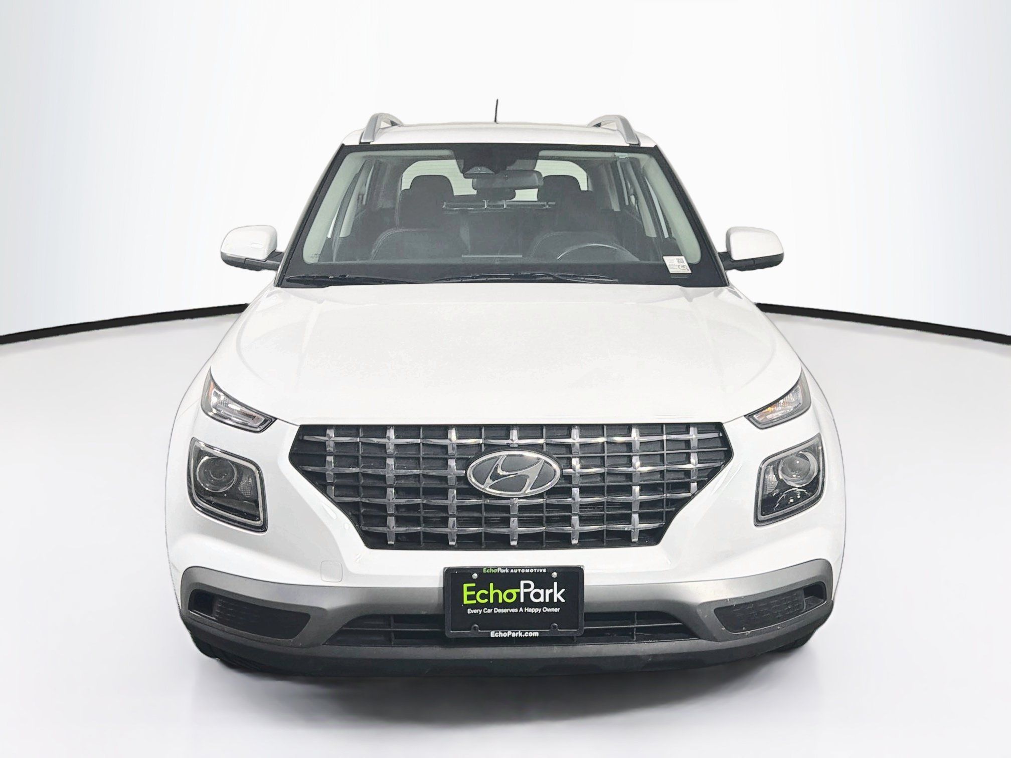 Used 2025 Hyundai Venue SEL FWD image 2