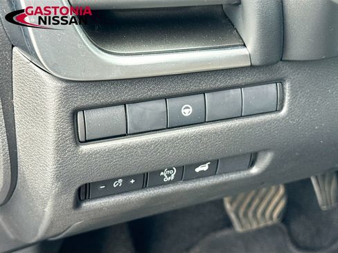 Used 2025 Nissan Rogue SV FWD image 13