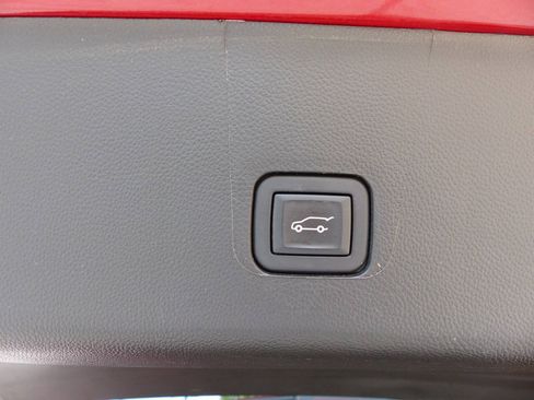 Used 2023 Chevrolet Traverse LT FWD image 42