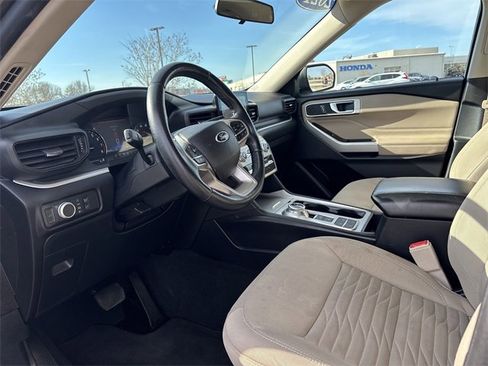 Used 2021 Ford Explorer XLT image 11