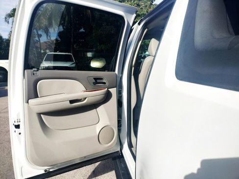 Used 2008 Chevrolet Avalanche LTZ w/ LTZ Preferred Equipment Group image 15