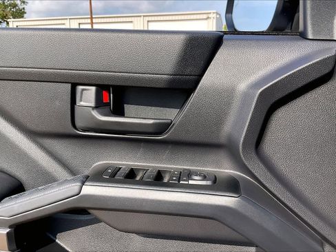 New 2026 Toyota 4Runner SR5 AWD/4WD image 18