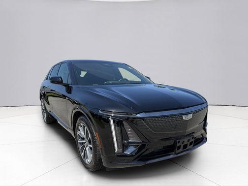 Used 2024 Cadillac Lyriq Sport AWD/4WD image 15