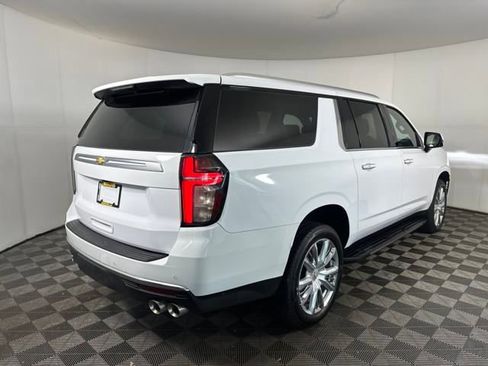 Used 2023 Chevrolet Suburban High Country image 3