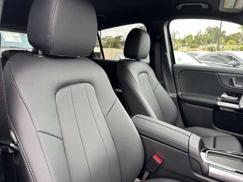 New 2025 Mercedes-Benz GLA 250 image 17