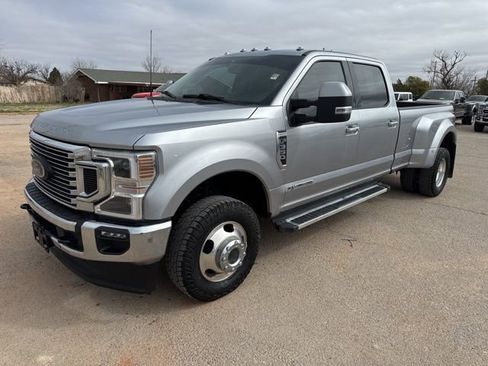 Used 2022 Ford F350 Lariat w/ Lariat Ultimate Package image 3