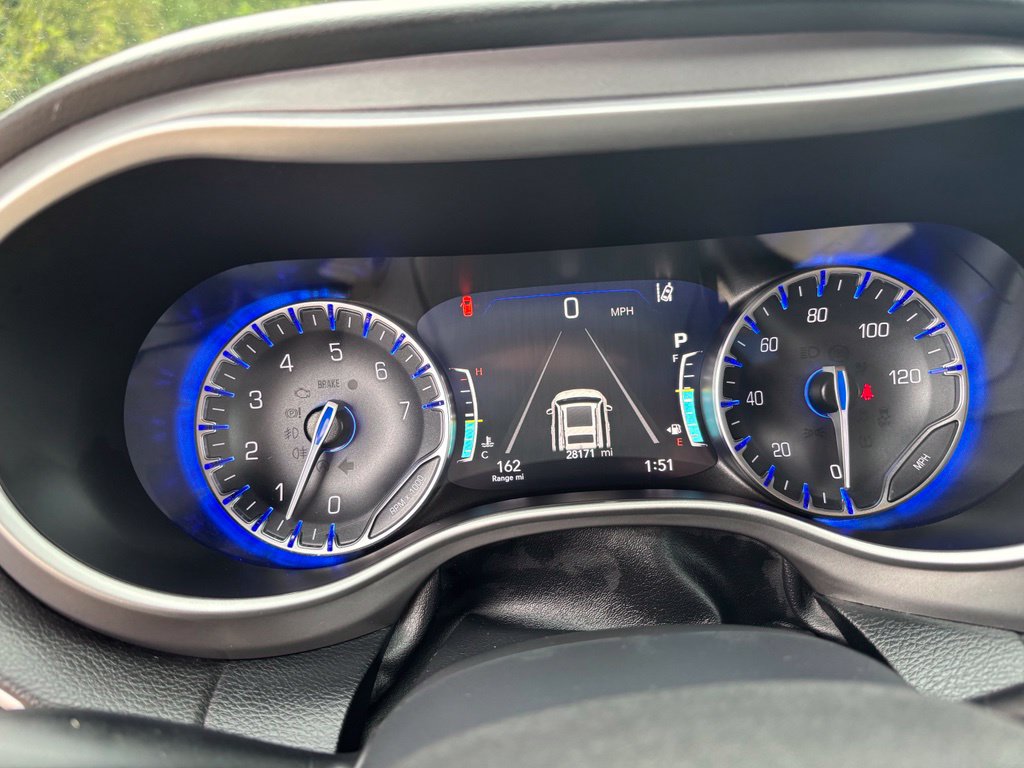 Used 2025 Chrysler Pacifica Select FWD image 30
