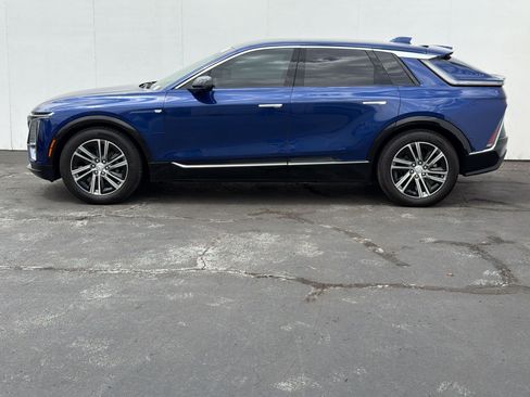 Certified 2024 Cadillac Lyriq Luxury AWD/4WD image 2