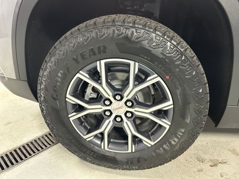 New 2026 GMC Acadia AT4 image 9