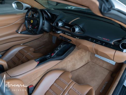 Used 2022 Ferrari 812 GTS image 31