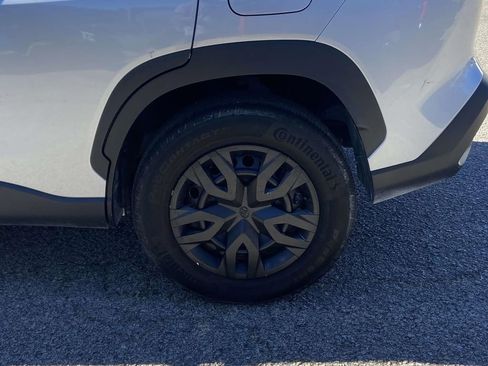 Used 2024 Toyota Corolla Cross L image 8