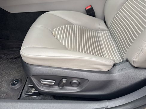 Used 2022 Toyota Camry SE image 13