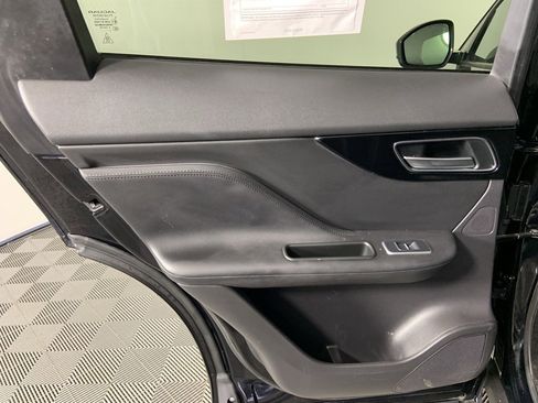 Used 2018 Jaguar F-PACE Premium image 22