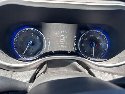 Used 2021 Chrysler Pacifica Touring-L FWD image 22