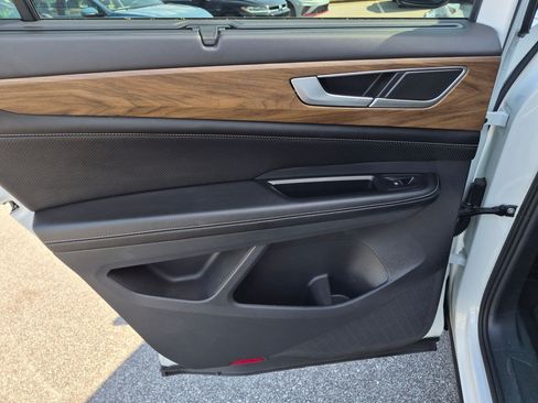 Used 2024 Volkswagen Atlas SE w/ Panoramic Sunroof Package FWD image 27