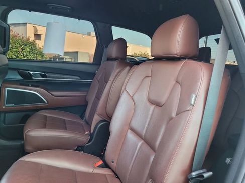 Certified 2024 Kia Telluride EX w/ EX Captain's Chair Package FWD image 16