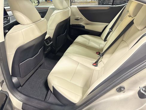 Certified 2023 Lexus ES 350 w/ Premium Package image 13