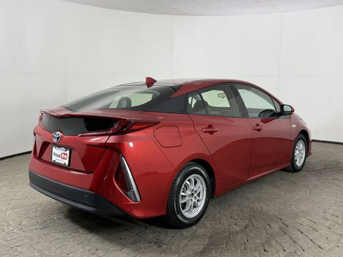 Used 2018 Toyota Prius Prime Premium image 9