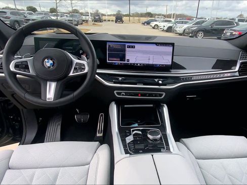 Used 2026 BMW X6 xDrive40i w/ Climate Comfort Package image 16
