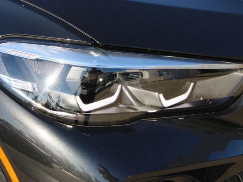 Used 2023 BMW X5 xDrive40i w/ M Sport Package image 11