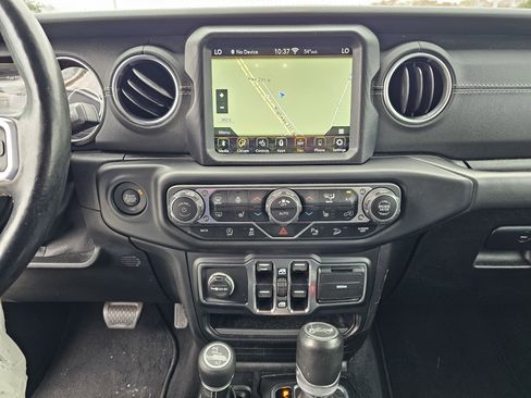 Used 2020 Jeep Wrangler Unlimited Sahara image 22